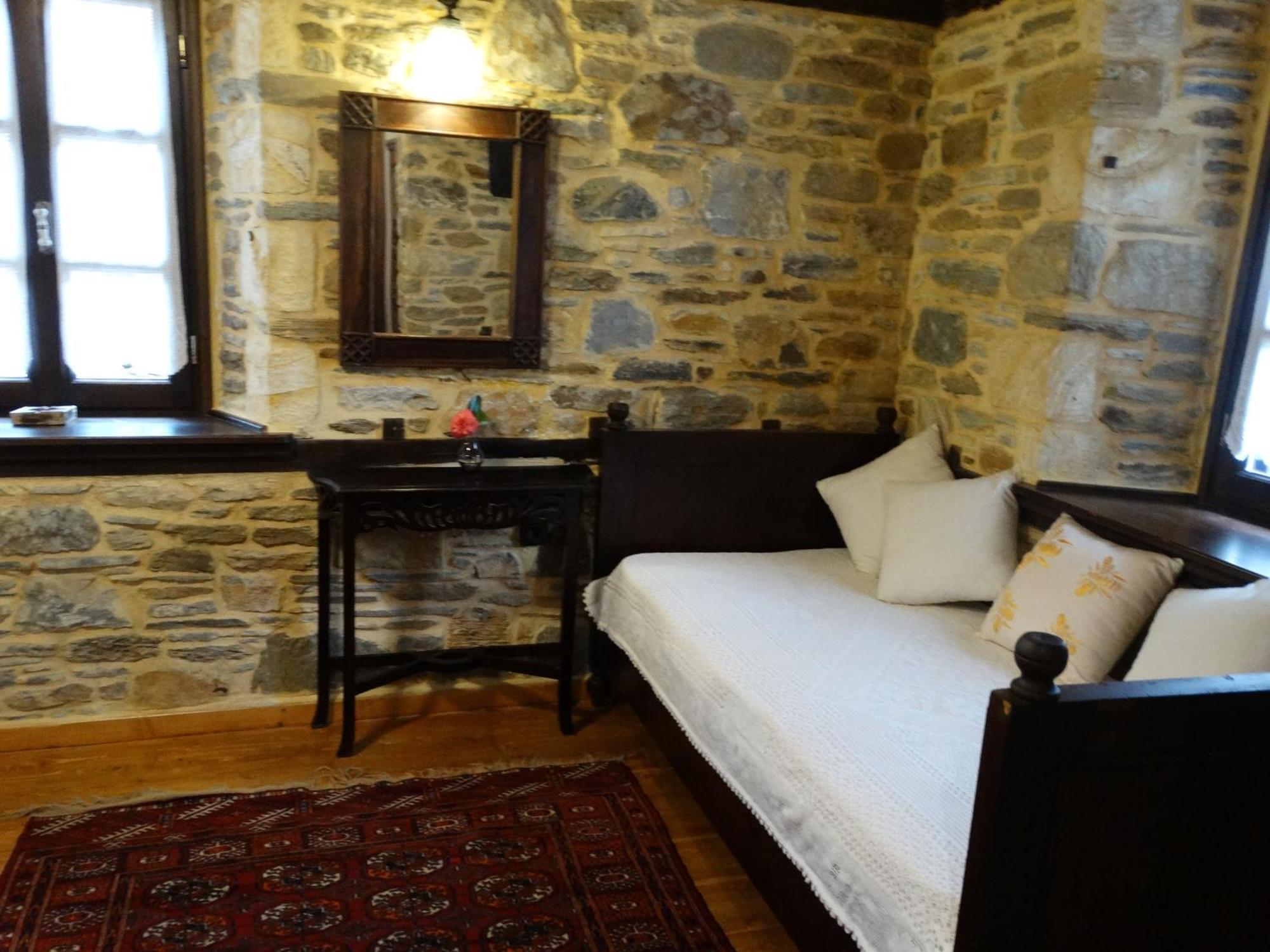 Iliopetra Suites Agios Lavrentios Zimmer foto