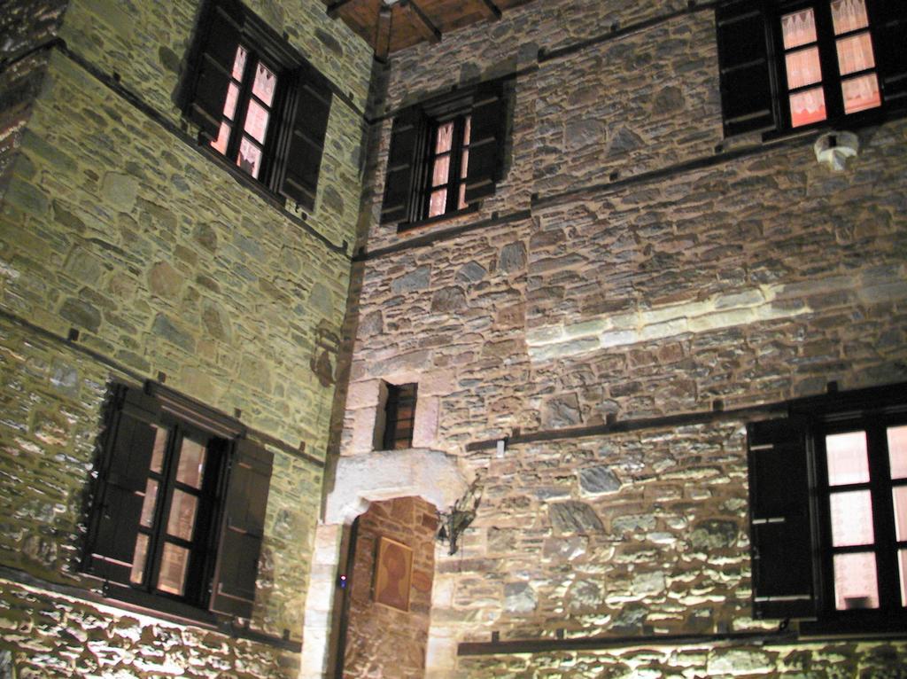 Iliopetra Suites Agios Lavrentios Exterior foto