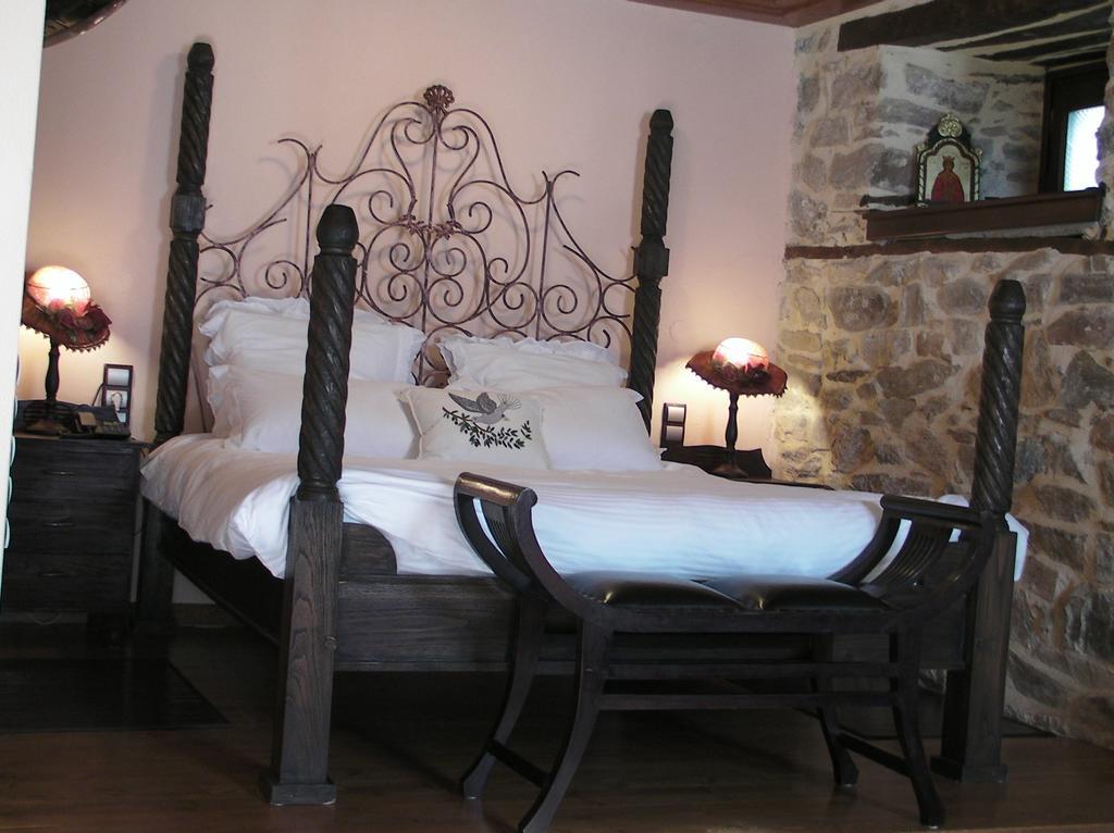 Iliopetra Suites Agios Lavrentios Exterior foto