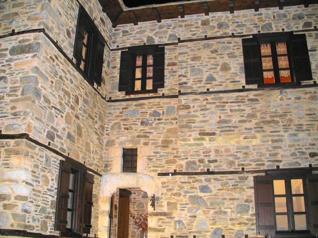 Iliopetra Suites Agios Lavrentios Exterior foto