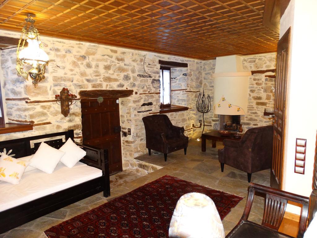 Iliopetra Suites Agios Lavrentios Zimmer foto