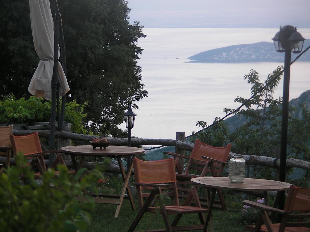 Iliopetra Suites Agios Lavrentios Exterior foto