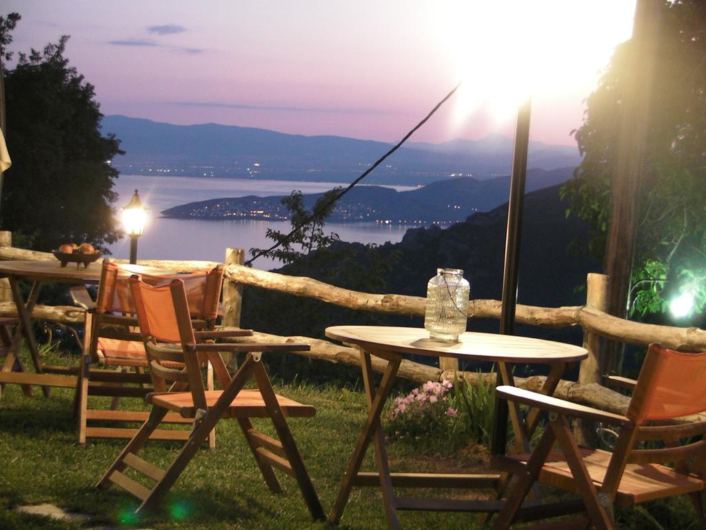 Iliopetra Suites Agios Lavrentios Exterior foto