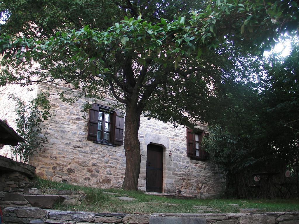 Iliopetra Suites Agios Lavrentios Exterior foto