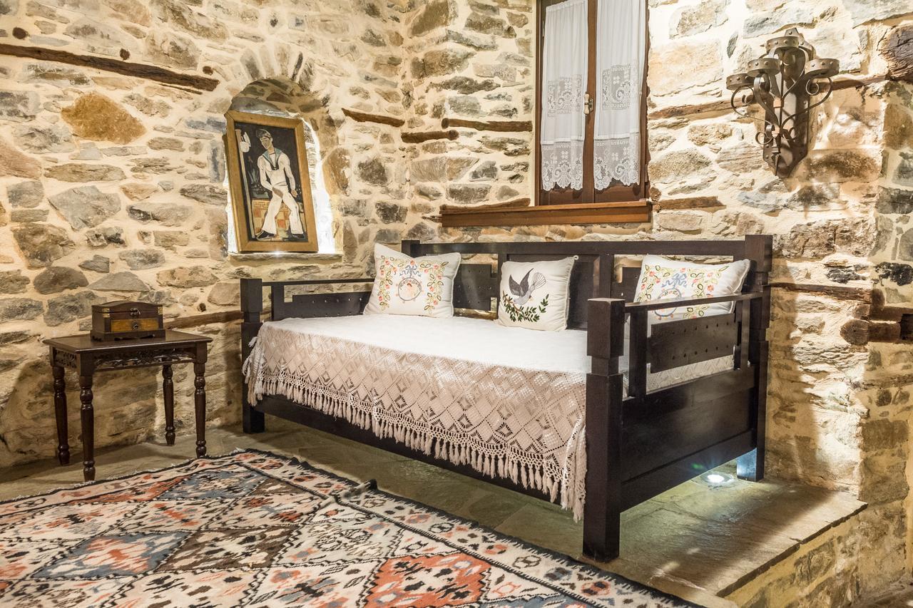 Iliopetra Suites Agios Lavrentios Exterior foto